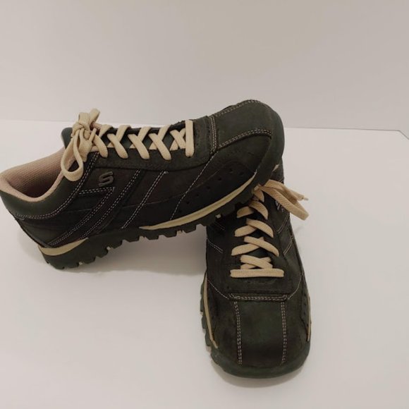 ladies black skechers size 8